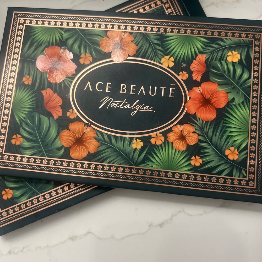 Ace Beauté Nostalgia Eyeshadow Palette